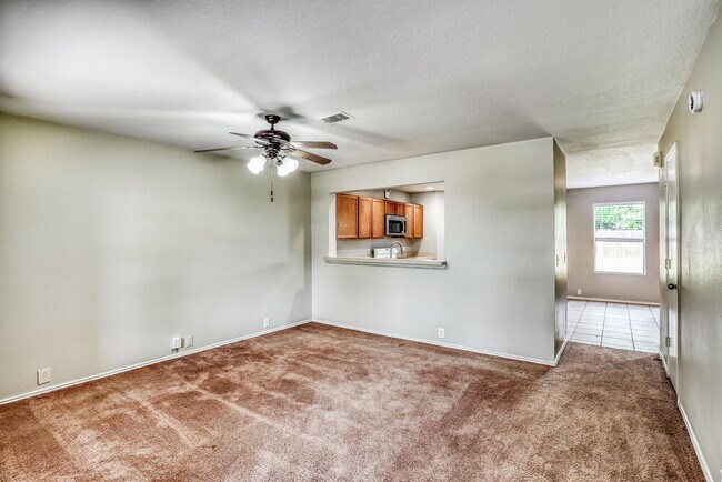 Foto del edificio - 914 Eagles Glide Dr