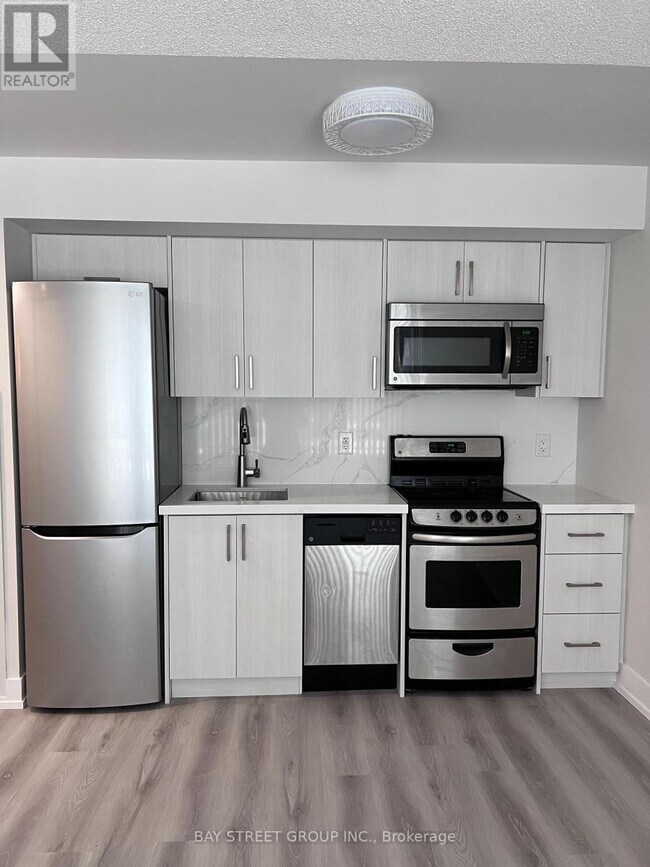 Building Photo - 36 Lisgar St