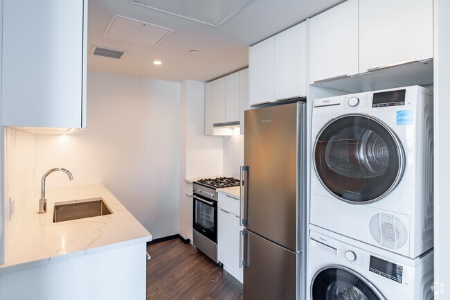 2BR, 2BA - 748SF - Kitchen - The Forten