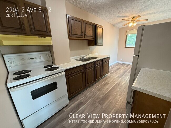 Photo du bâtiment - 2 bedroom, 1.5 bathroom by-level home in S...