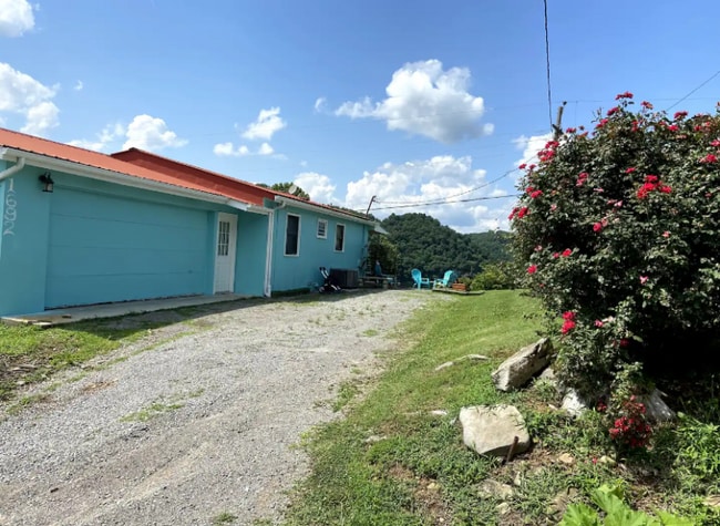 Foto del edificio - 1692 Falling Water Rd