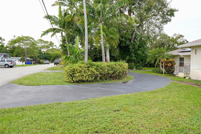 Foto del edificio - 821 SW 13th Ct