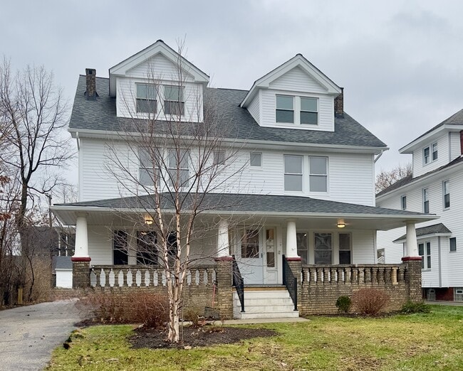 Building Photo - 2409 Woodmere Dr