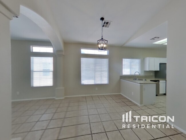 Foto del edificio - 2483 Lower Meadows Ave