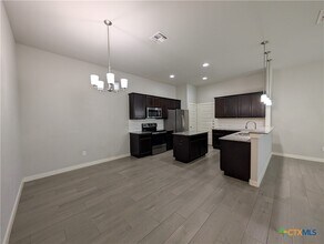 Building Photo - 2237 Avery Village