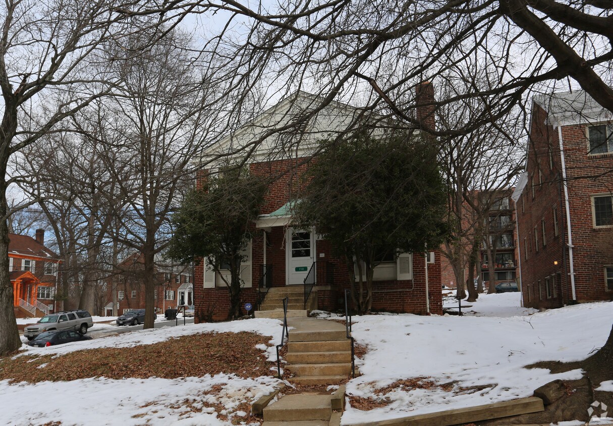 Primary Photo - 710 Hudson Ave