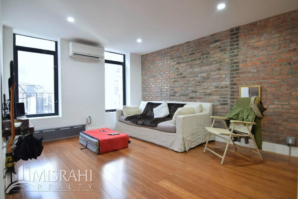 Primary Photo - 43 Essex St