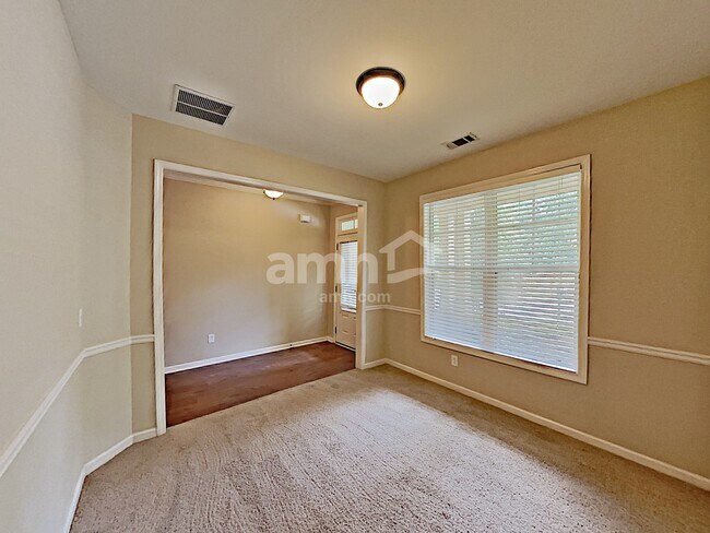 Foto del edificio - 243 Ascott Ln