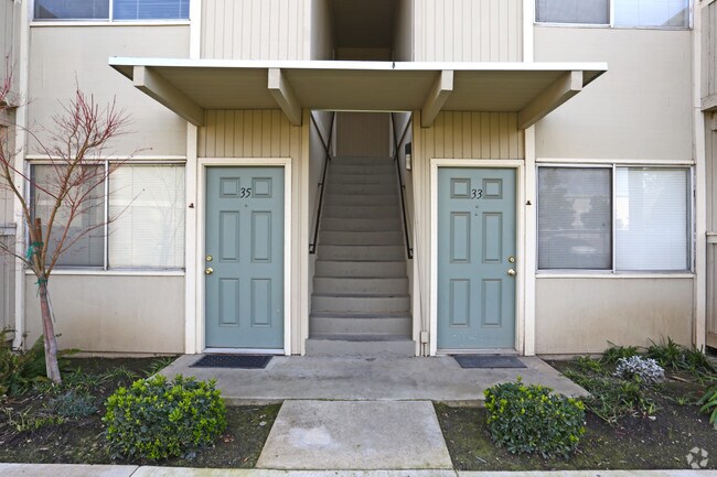 Castle Apartments Merced Ca Wide Stairways With Handrails Castle Apartments