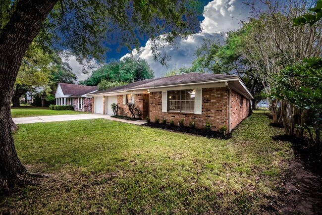 Foto del edificio - 2110 Wycliffe Dr