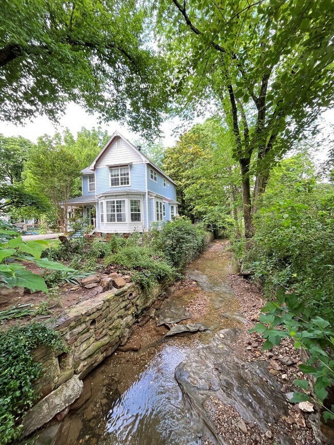 Foto del edificio - HISTORIC DOWNTOWN  3 bedroom 2.5 bath home