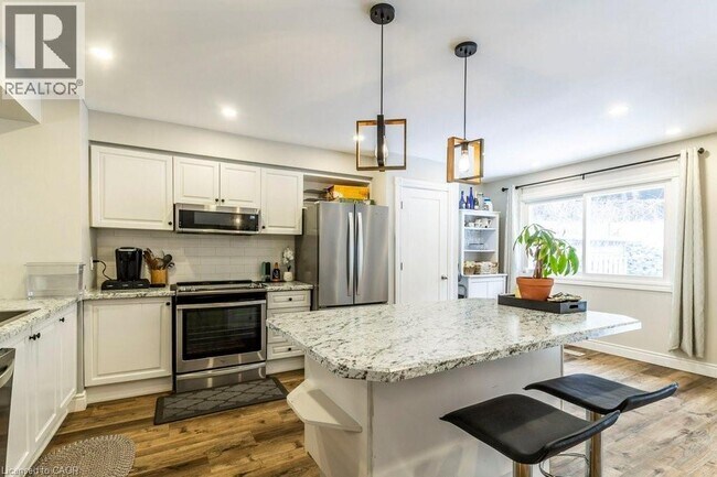 Photo du bâtiment - 26 Moss Blvd