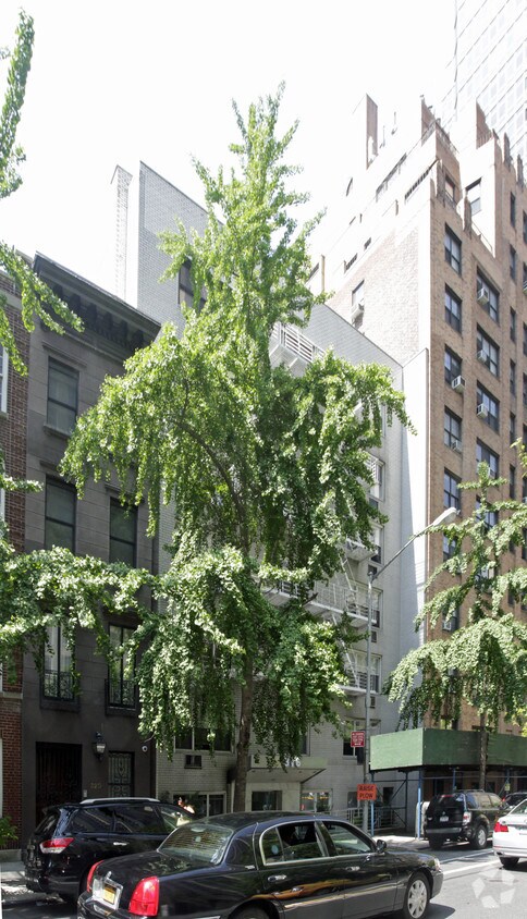 Building - 316 E 55th St