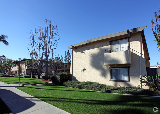 Building Photo - Twin Oaks Apartments