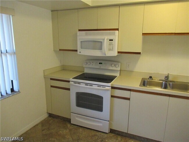 Foto del edificio - 10041 Maddox Ln