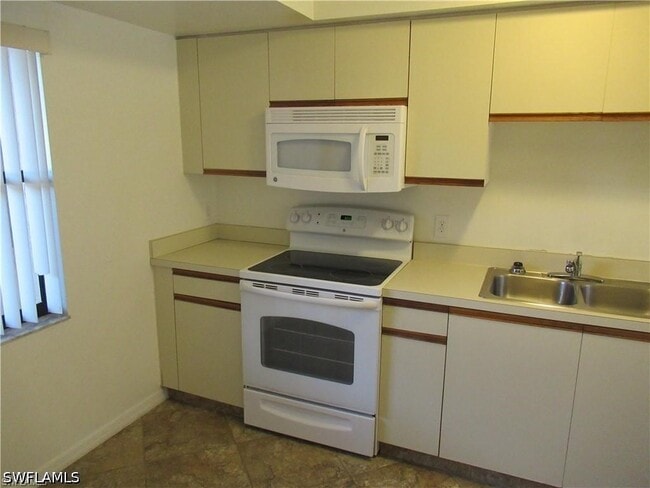 Building Photo - 10041 Maddox Ln
