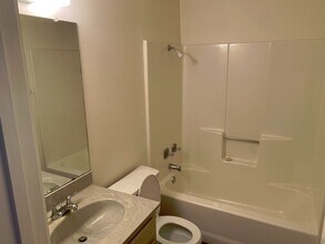 Building Photo - 9112 Woodgate Cir E