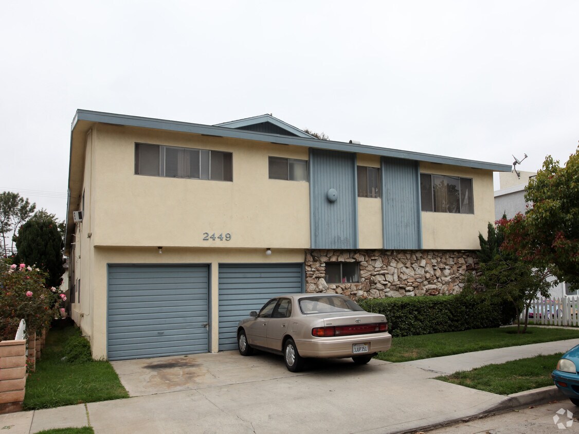 Foto principal - 2449 E 5th St