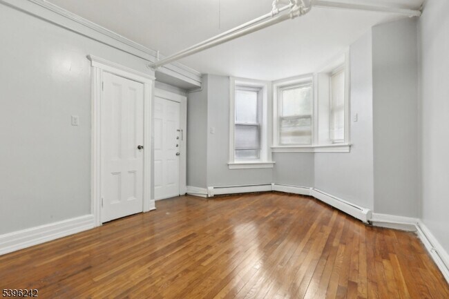 Foto del edificio - 162 Fairview Ave