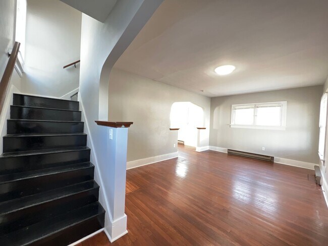 Foto del edificio - Lovely Leo :  **MOVE IN SPECIAL**