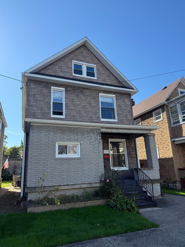 Foto principal - 1147 W 22nd St