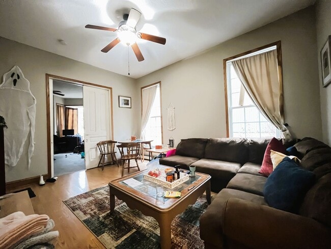 Building Photo - 1092 18th Ave SE