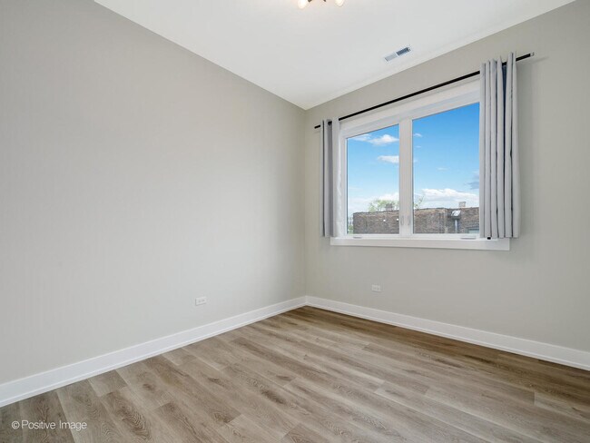 Foto del edificio - 4119 S Indiana Ave