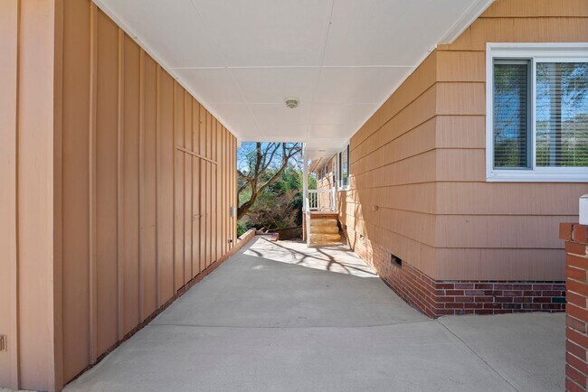 Building Photo - 3431 Bradley Place