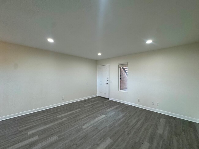 Foto del edificio - Updated 2B/2BA Condo in Oceanside!