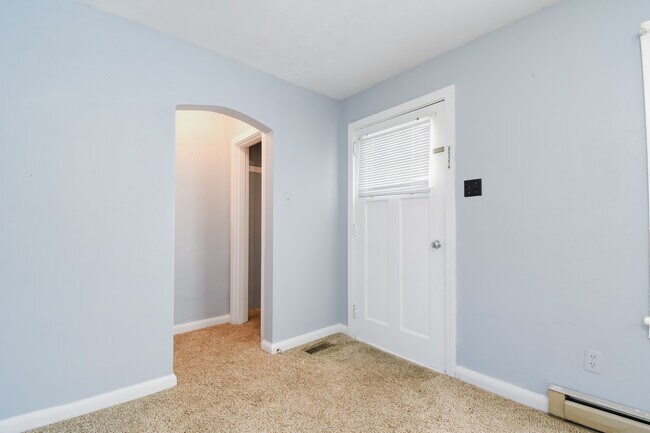 Building Photo - 2712 Barclay Ave