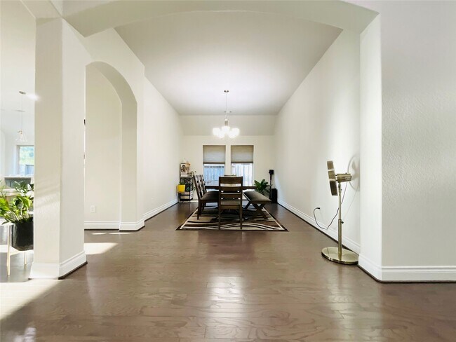 Foto del edificio - 2507 Elmwood Trl