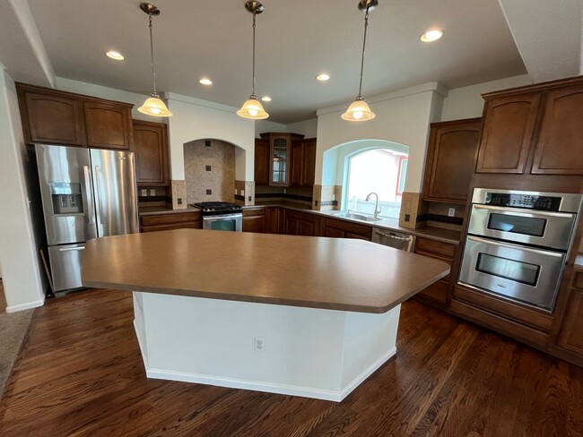 Foto del edificio - 5 Bed, 3.5 Bath with A/C, Available Now! -...