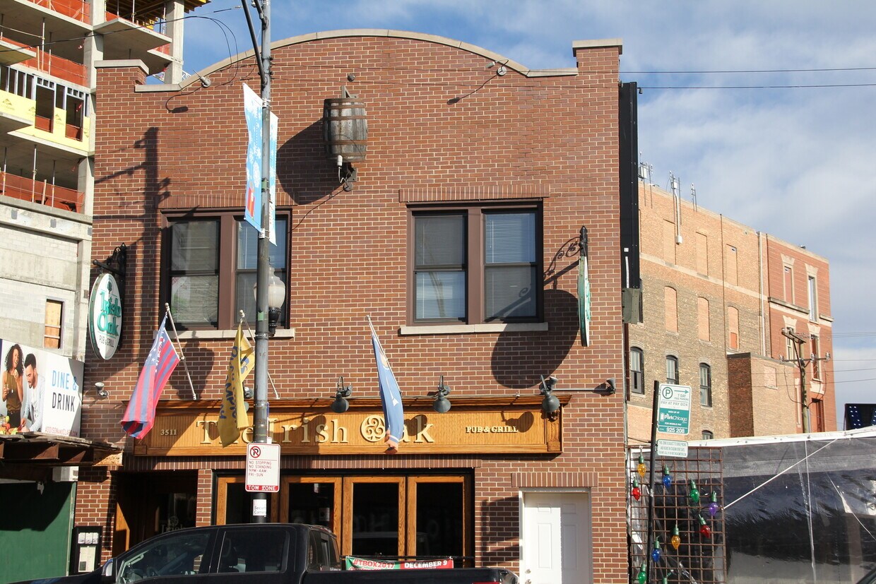 Primary Photo - 3511 N Clark St