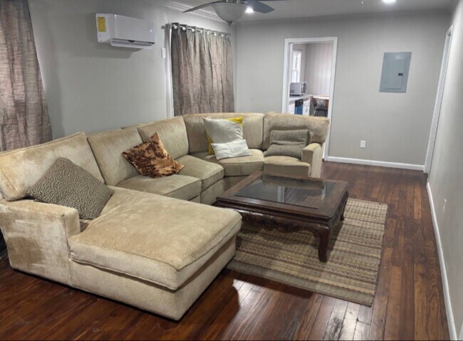 Foto del edificio - 2828 E 91st St