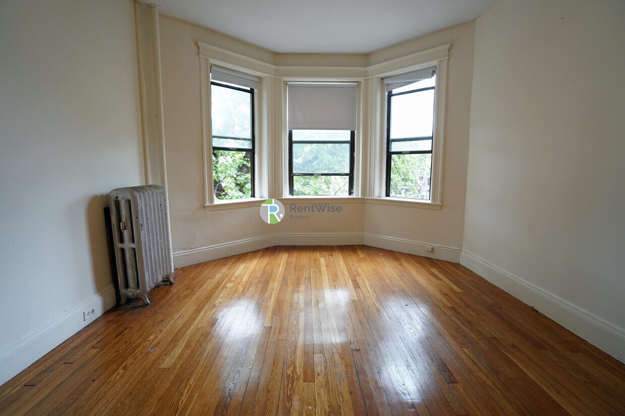 Foto principal - 1144 Commonwealth Ave