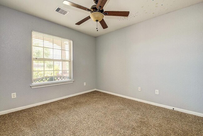 Foto del edificio - 27014 Henson Falls Dr