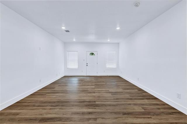 Building Photo - 1027 W Coffin St