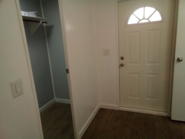 Foto del edificio - 12028 Fairway Ave