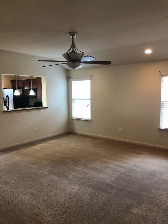 Foto del edificio - BEAUTIFUL 4 BEDROOMS / 2 BATH HOME IN HUNT...