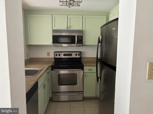 Building Photo - 1150 K St NW