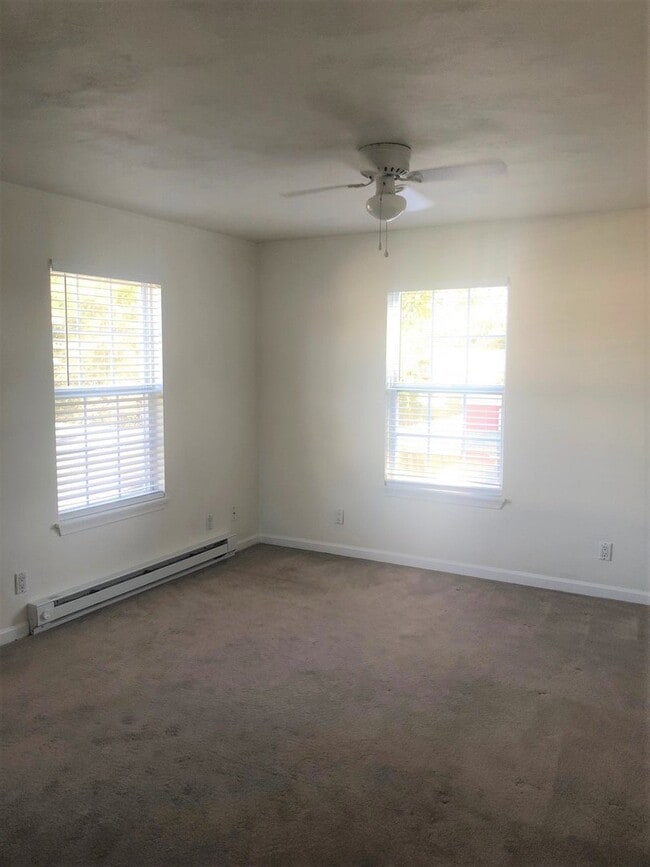 Photo - NICE 1 BEDROOM, 1.5 BATH CARRIAGE HOUSE IN BAYVIEW ESTATES!!