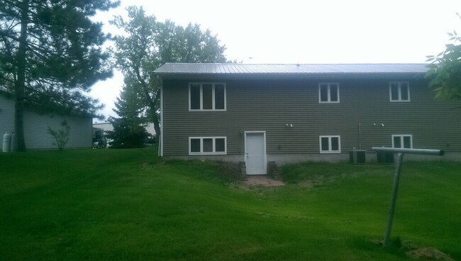 Building Photo - 1305 Mink Rd