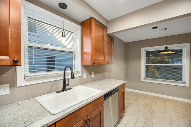 Building Photo - 229 De Villen Avenue