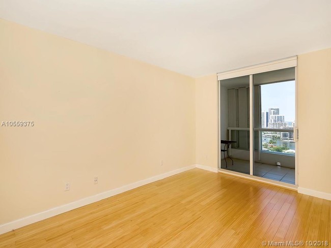Building Photo - NORTH TOWER AT THE POINT CONDO