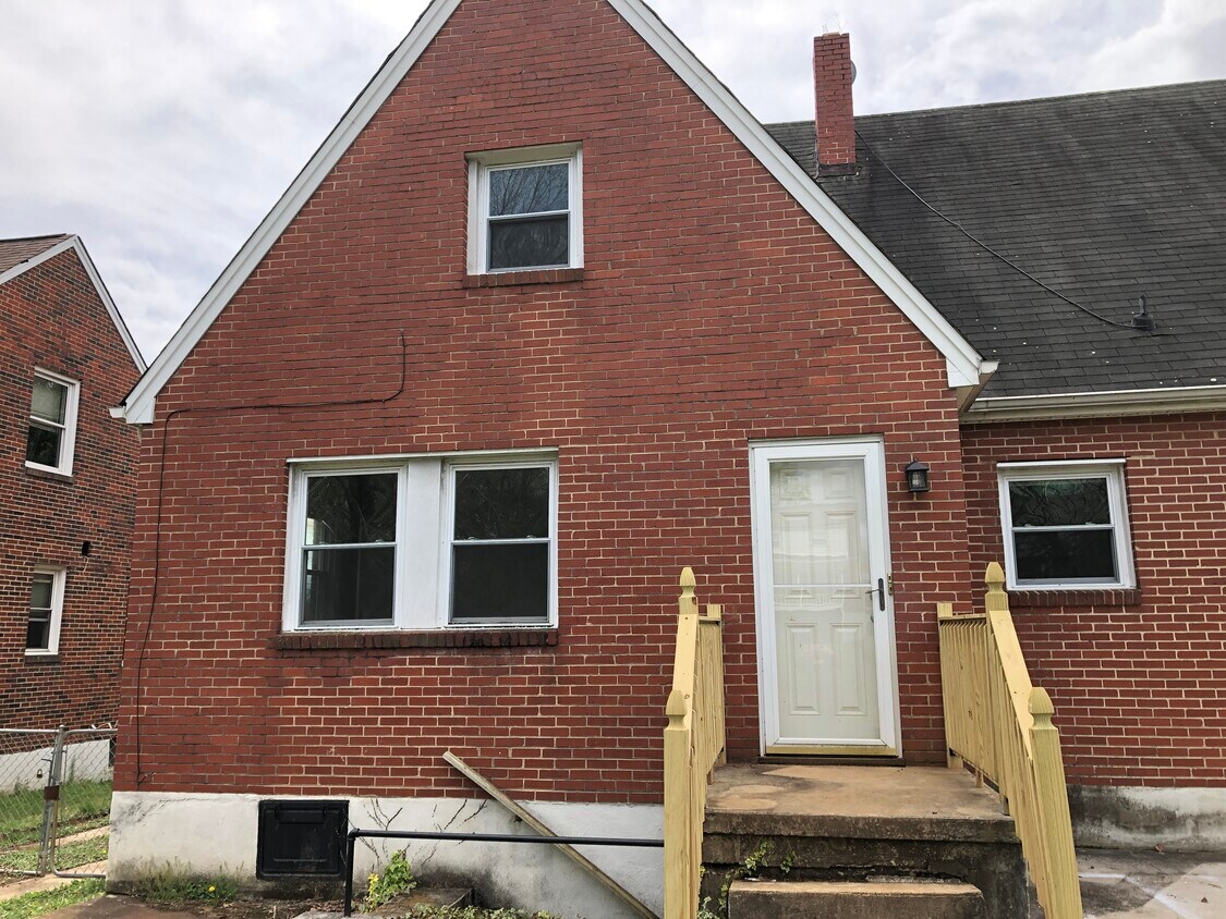 Primary Photo - 3521 Valley View Ave NW