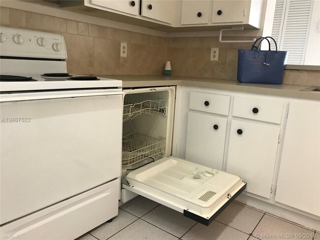 Building Photo - 2 br, 2 bath Duplex - 6881 Abbott Ave #510