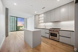 Building Photo - 610 Davis St