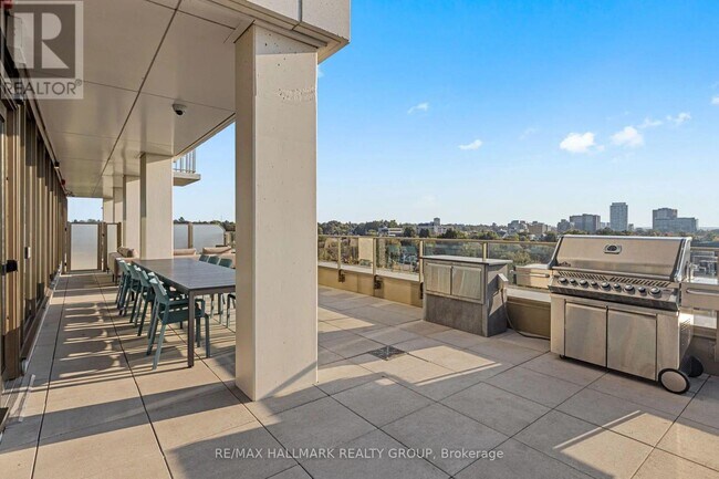 Photo du bâtiment - 300 McRae Ave