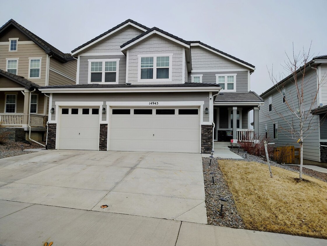 Foto principal - Gorgeous 6 Bedroom 5 Bathroom 3 Car Garage...