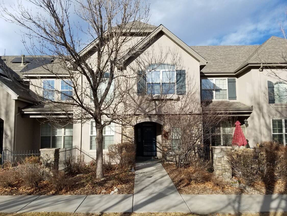 Foto principal - Stunning 4 Bedroom 3.5 Bath Lowry Townhome...
